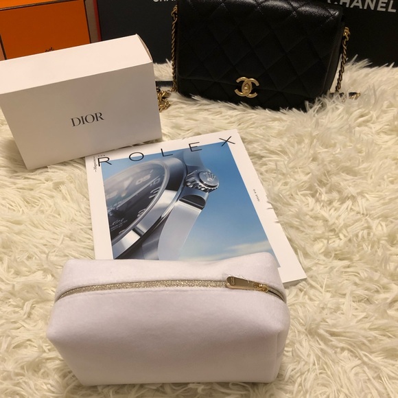 Dior Pouch (Free Mystery clothes) - Picture 5 of 13